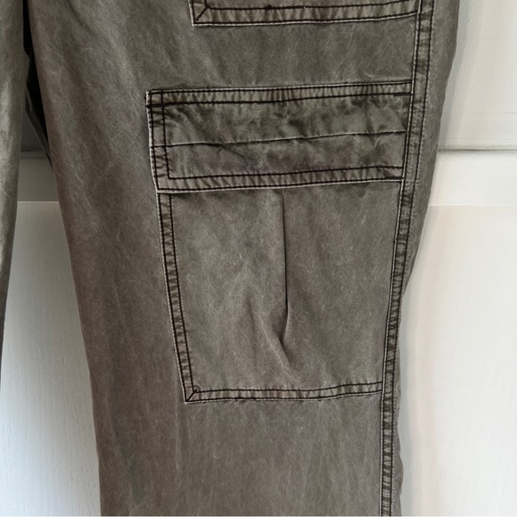 Free People The Thing Is Low-Rise Utility Cargo Pants - Picture 8 of 16